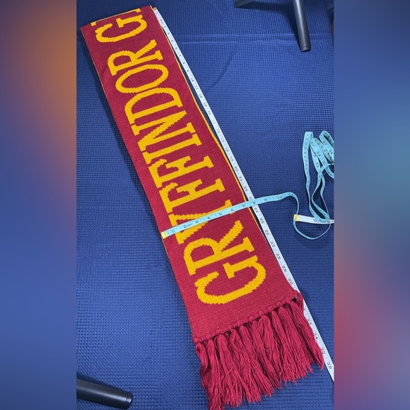 Harry Potter Gryffindor Scarf - Picture 4 of 4